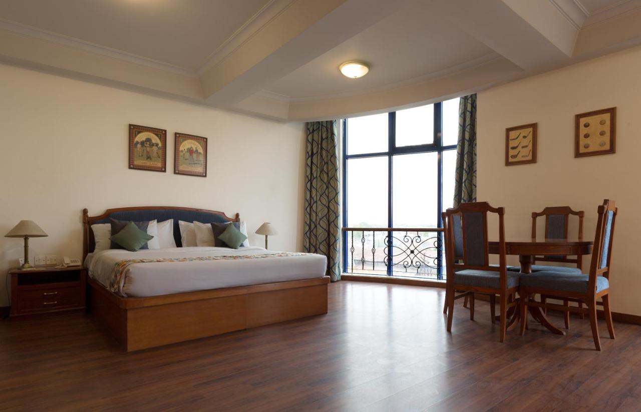 Hotel Crystal Palace Meerut Εξωτερικό φωτογραφία