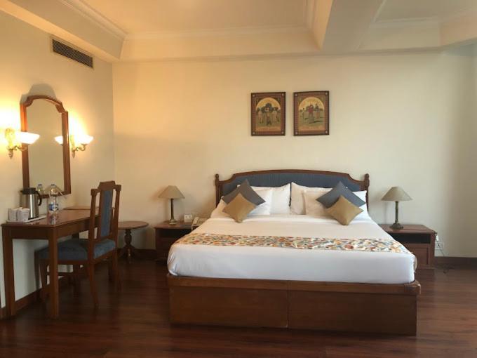 Hotel Crystal Palace Meerut Εξωτερικό φωτογραφία