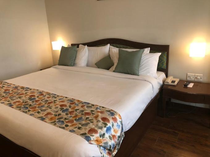 Hotel Crystal Palace Meerut Εξωτερικό φωτογραφία